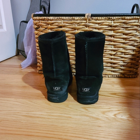 Ugg Classic II Short Boot - Picture 3 of 4